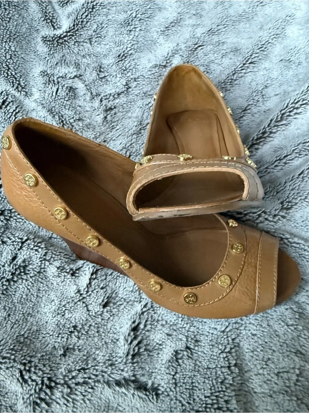 Tory Burch Camel Brown Leather Peep-Toe Pumps with Gold logo studs